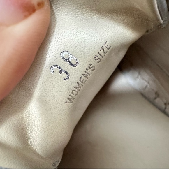 Tod's Women's Cream Leather Loafers size 10 - Picture 4 of 5